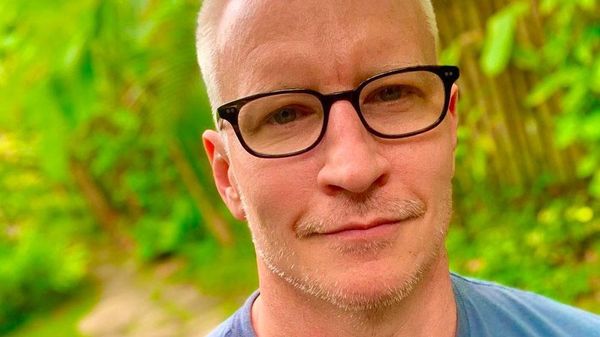 12 Times Anderson Cooper Turned Heads on Instagram