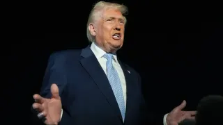 Trump Defends Tucker Carlson After Interview With Activist Known for His Antisemitic Views